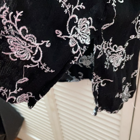 Kimono Style Cardigan White Floral Embroidery Detail - Picture 3 of 6